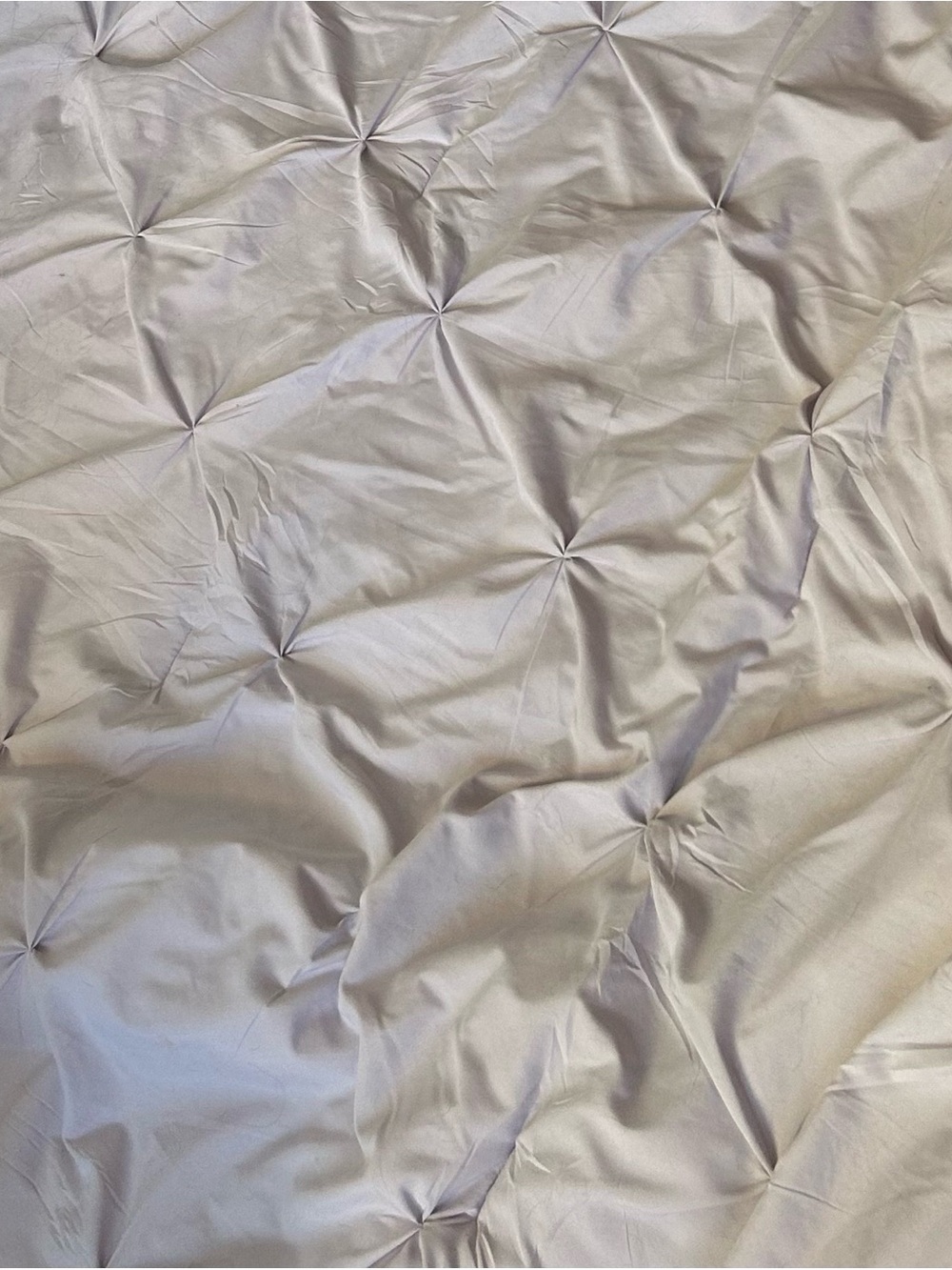 Pinch-Tuck Comforter in light lilac with 2 shams- king size